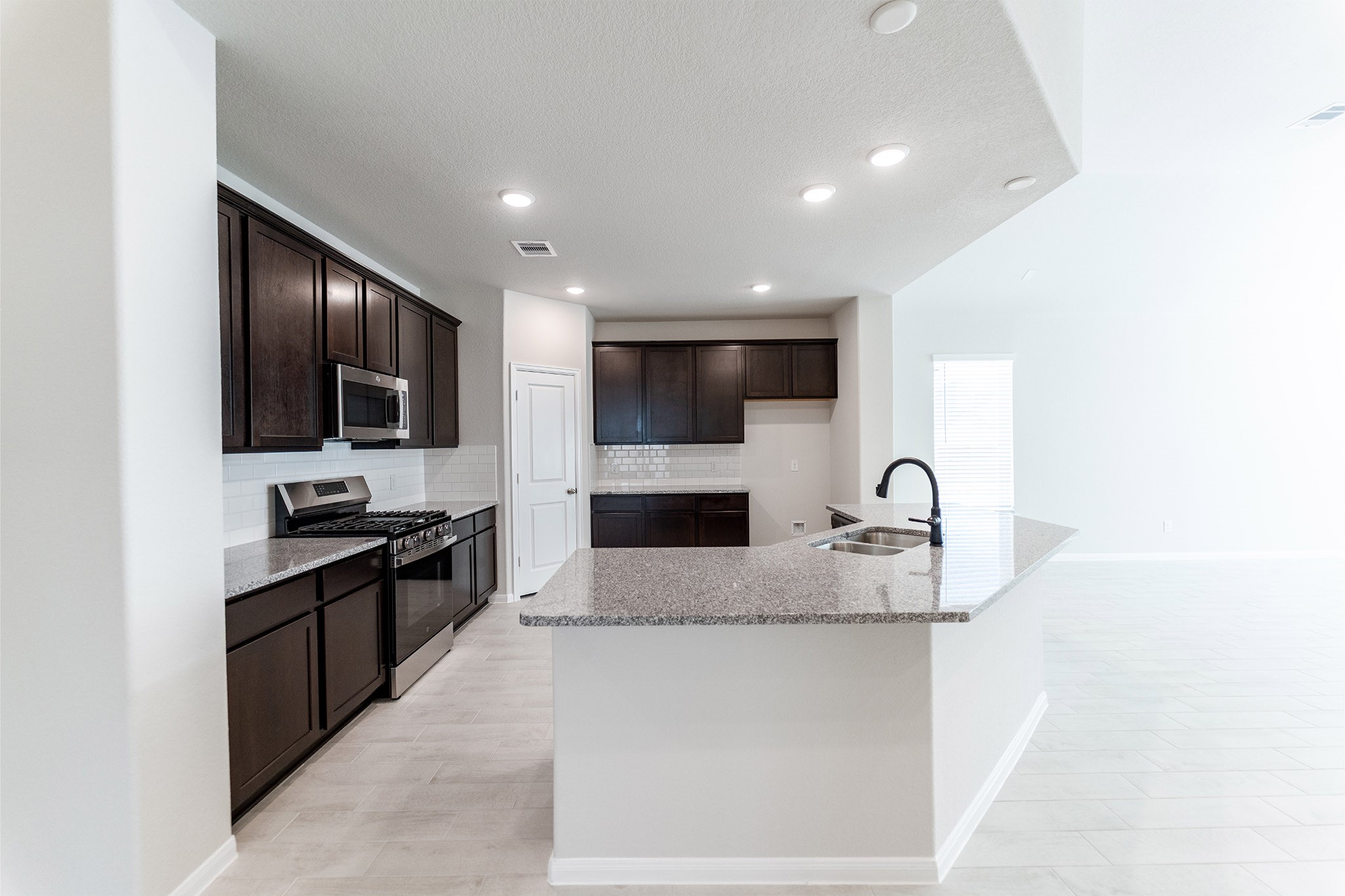2826 Obsidian Drive Rosharon, TX 77583 - Photo 4 of 18