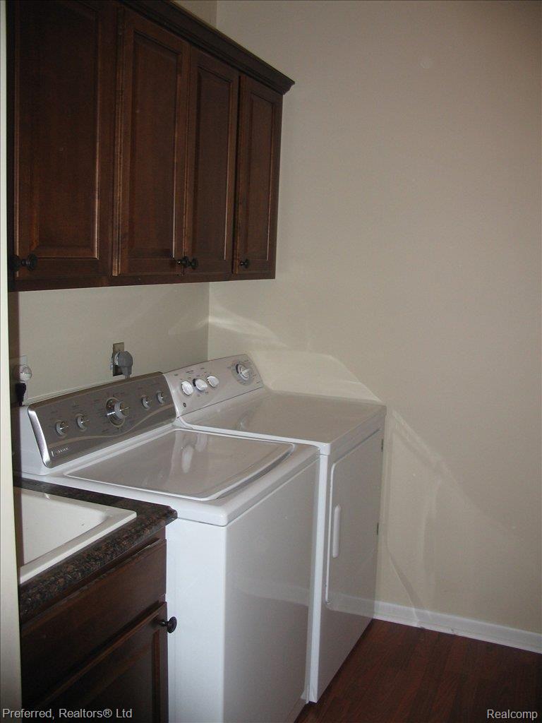 925 Ridgeview Circle Lake Orion, MI 48362 - Photo 10 of 24 1ST FLR LAUNDRY