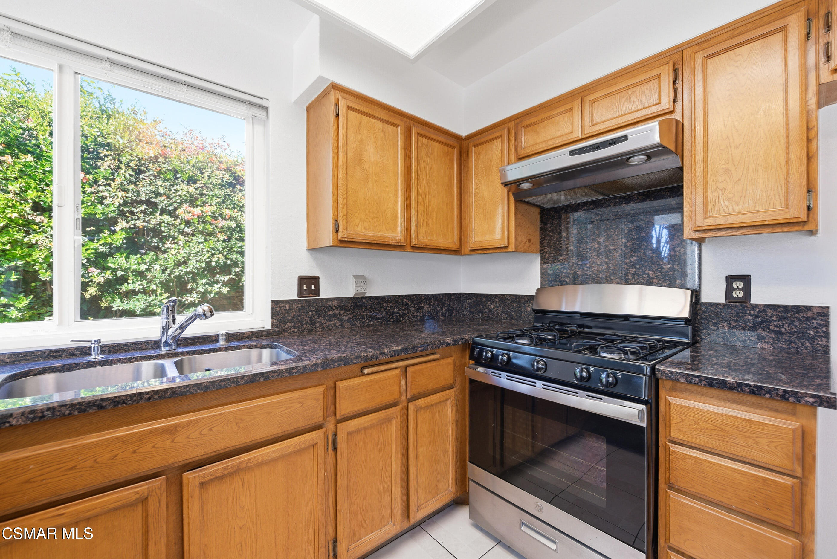 1425 Clayton Way Simi Valley, CA 93065 - Photo 5 of 27 1425 Clayton Way Simi Valley-11