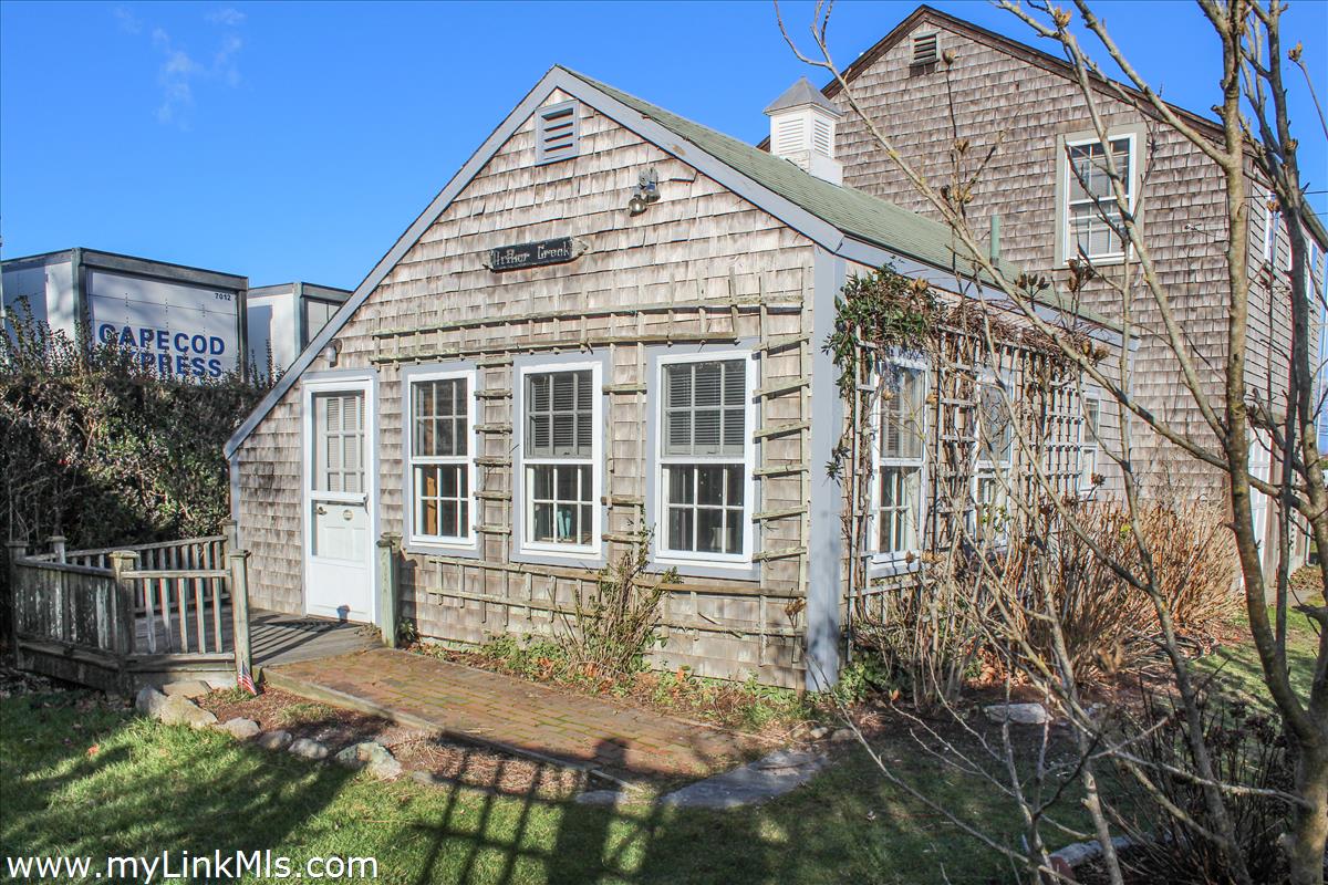 8 Sea Street Nantucket, MA 02554 - Photo 2 of 7 front view of a house with a yard