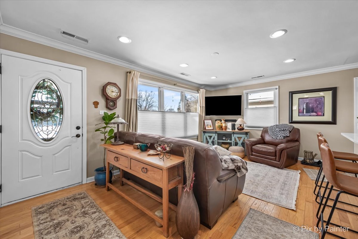 3712 Jay Lane Rolling Meadows, IL 60008 - Photo 3 of 25