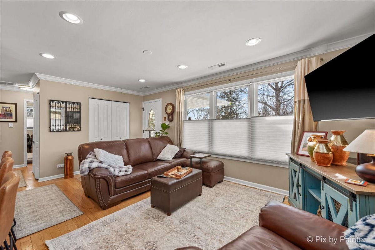 3712 Jay Lane Rolling Meadows, IL 60008 - Photo 4 of 25