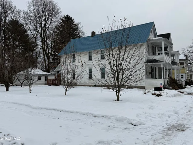 $1,000 | 172 Kingsboro Avenue, Gloversville, NY 12078
