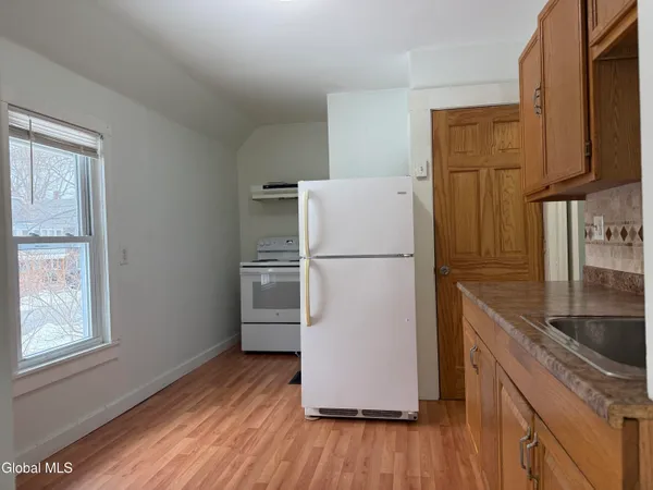 $1,000 | 172 Kingsboro Avenue, Gloversville, NY 12078