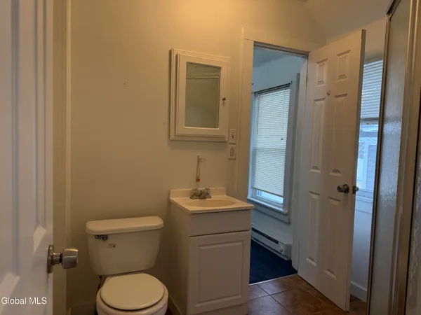 $1,000 | 172 Kingsboro Avenue, Gloversville, NY 12078