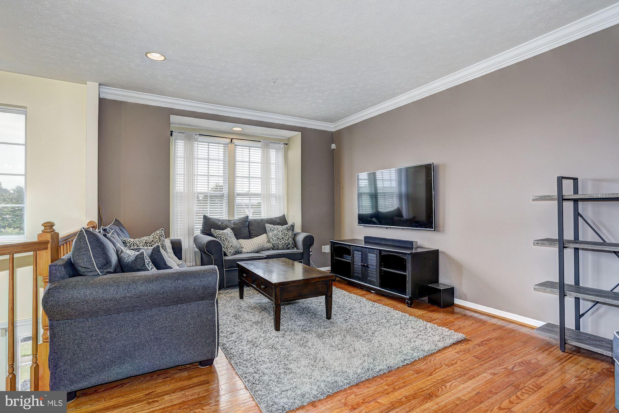5057 Leasdale Road Baltimore, MD 21237 - Photo 11 of 42 Living Room
