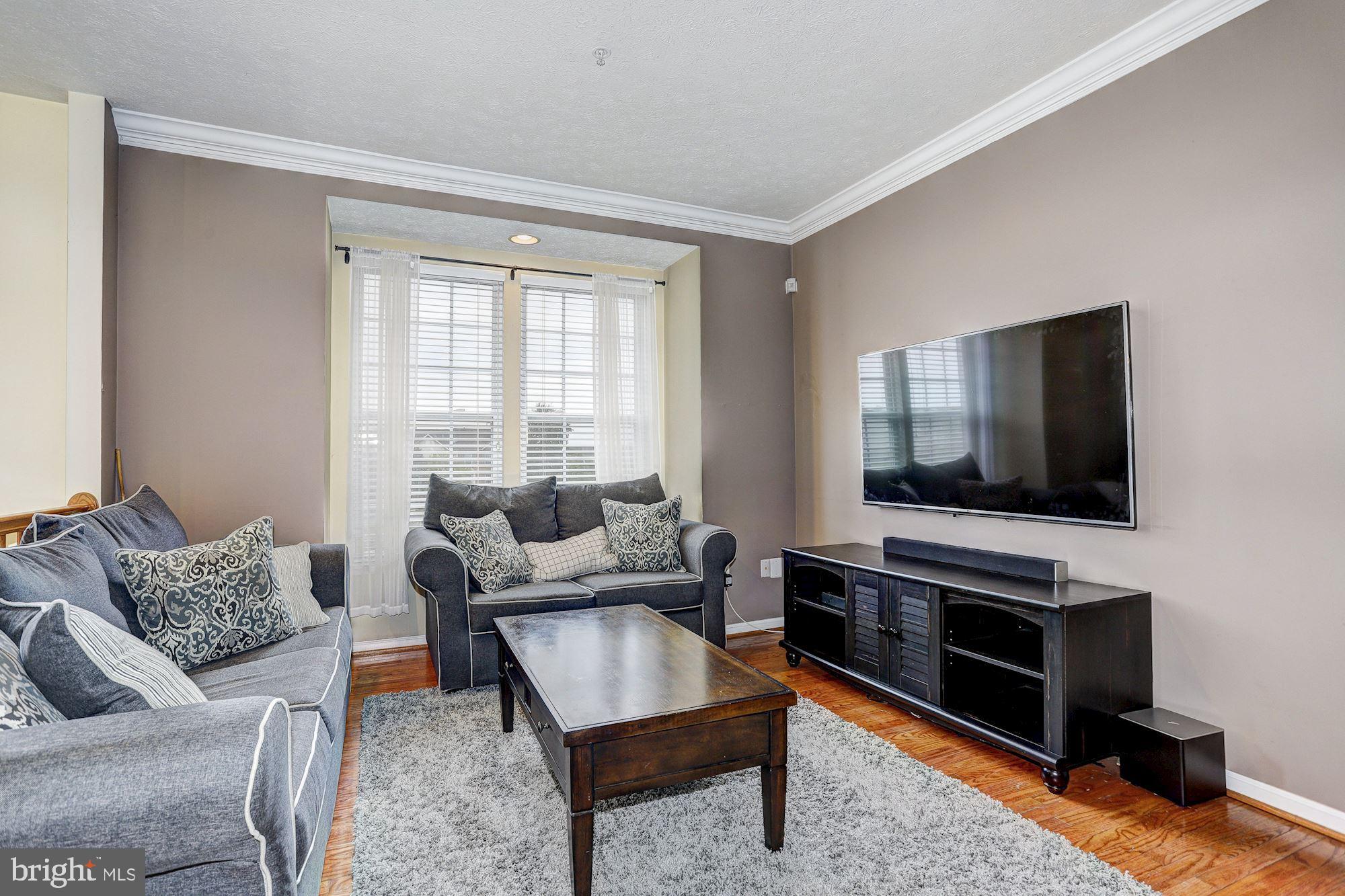 5057 Leasdale Road Baltimore, MD 21237 - Photo 12 of 42 Living Room