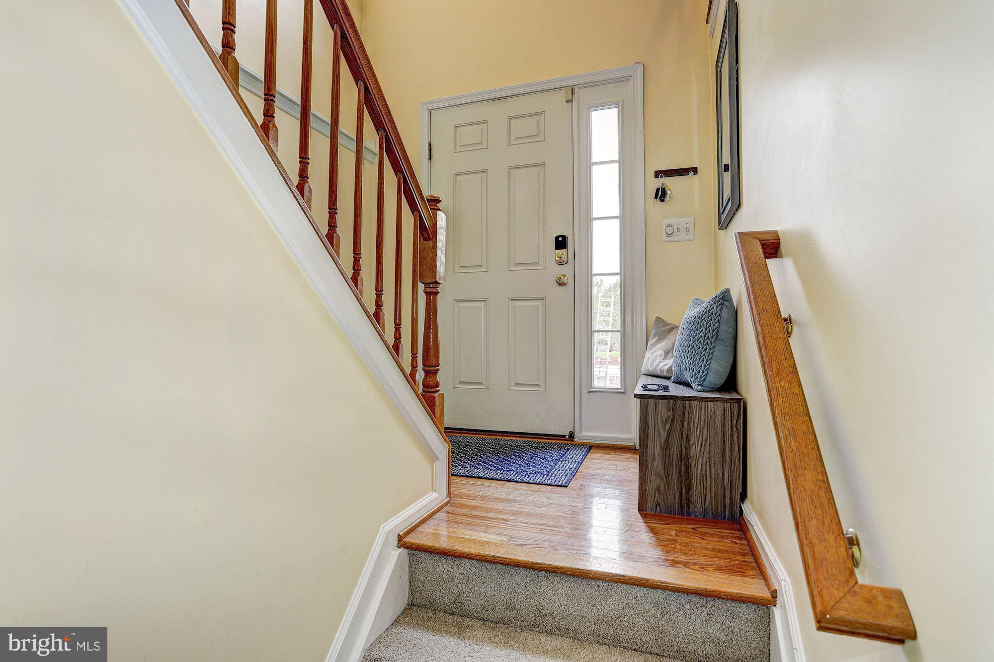 5057 Leasdale Road Baltimore, MD 21237 - Photo 4 of 42 Foyer