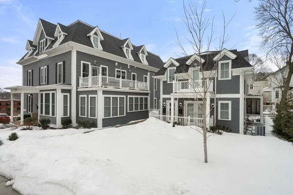 $4,200 | 68 Chestnut Street, Unit 6, Newton, MA 02465