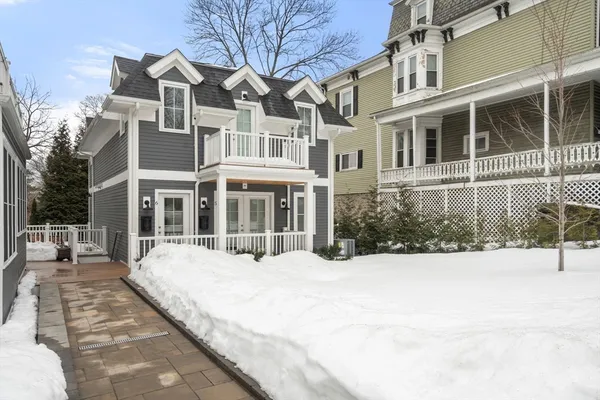 $4,200 | 68 Chestnut Street, Unit 6, Newton, MA 02465