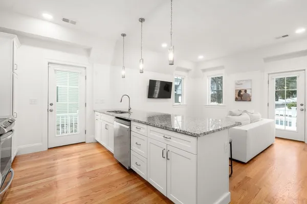 $4,200 | 68 Chestnut Street, Unit 6, Newton, MA 02465