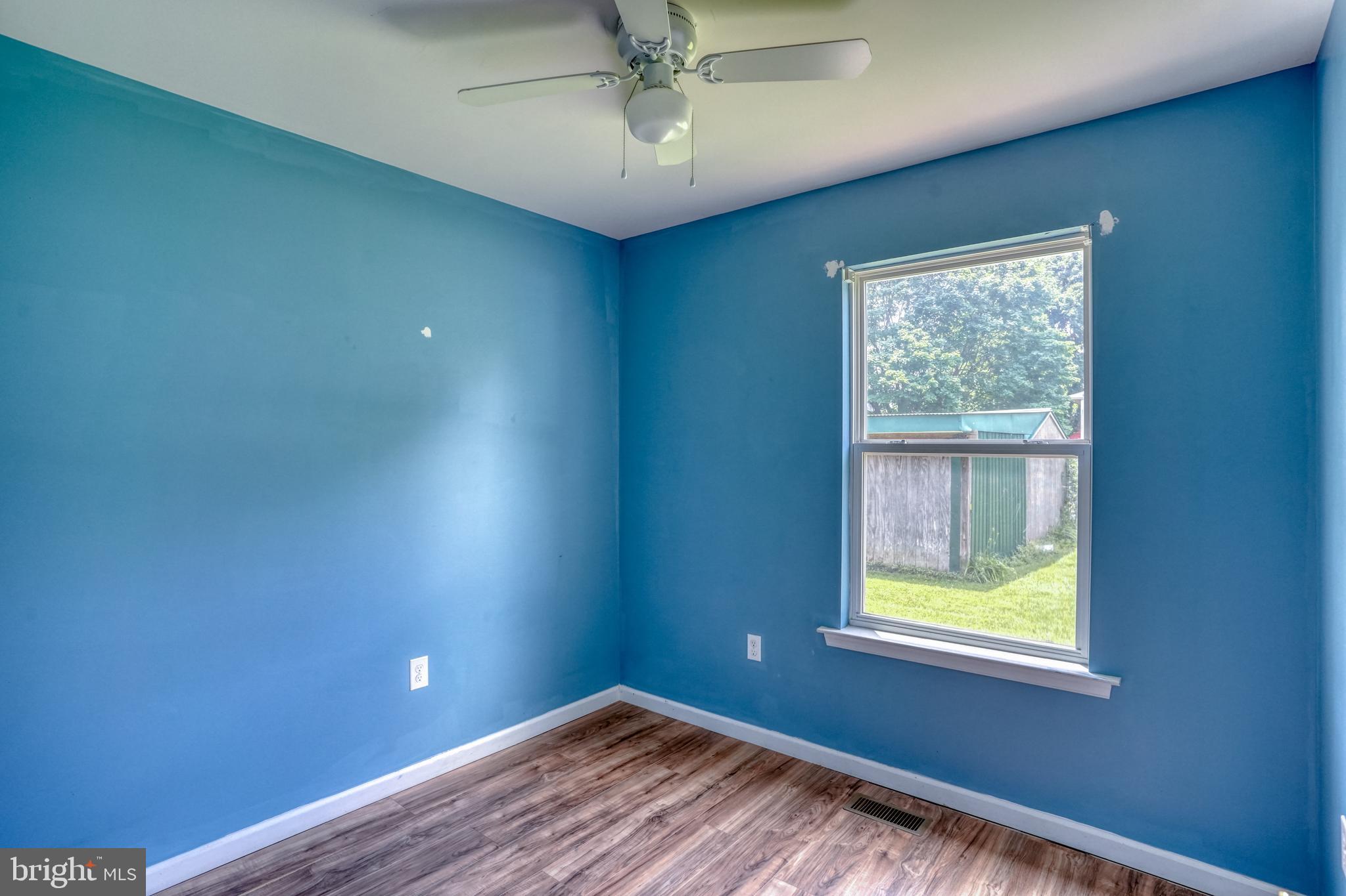 203 Hamilton Street Delaware City, DE 19706 - Photo 10 of 27 an empty room with a window