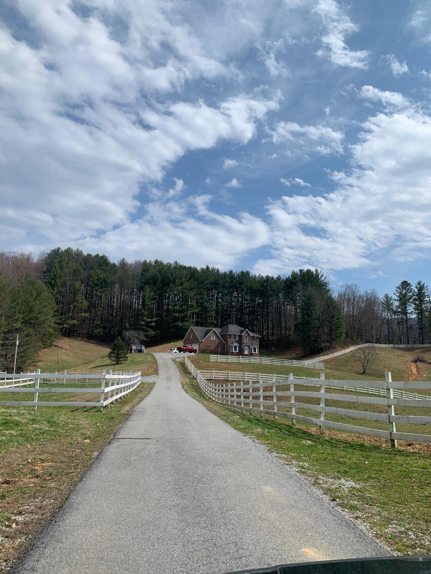 190 Mountain View Road Unicoi, TN 37692 - Photo 2 of 36 IMG_4511 (1)