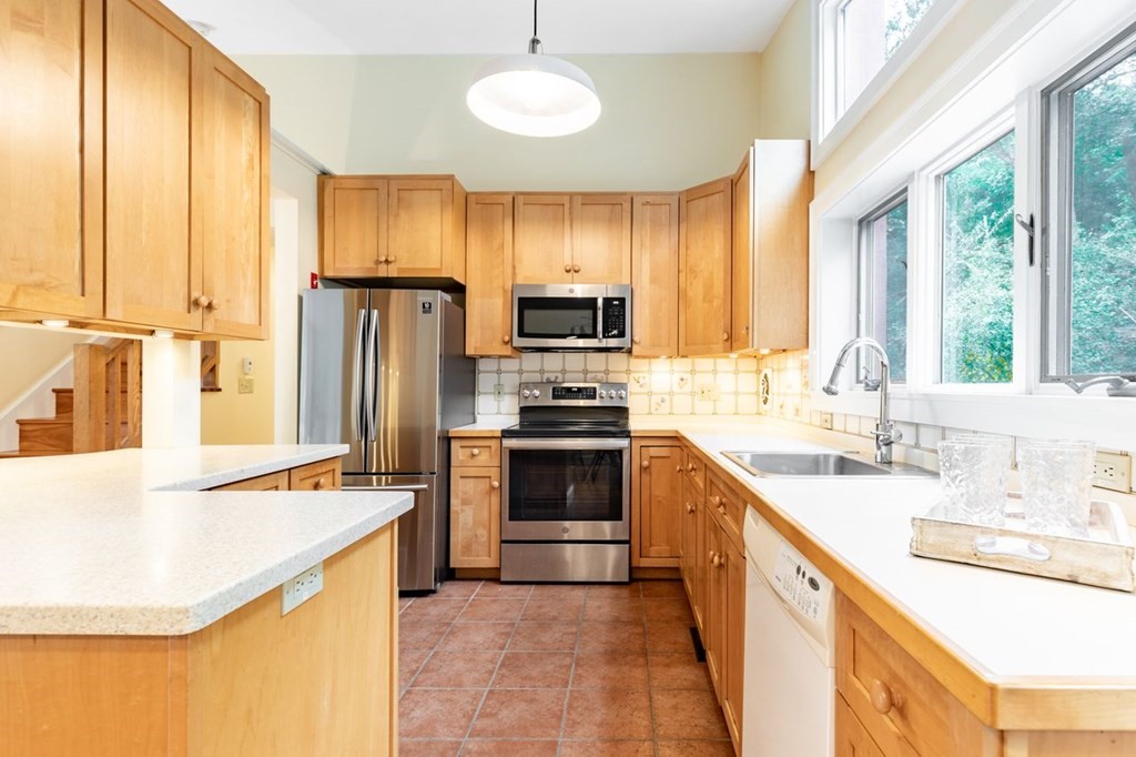 97 Minot Road Concord, MA 01742 - Photo 5 of 25 Gallery Image 5