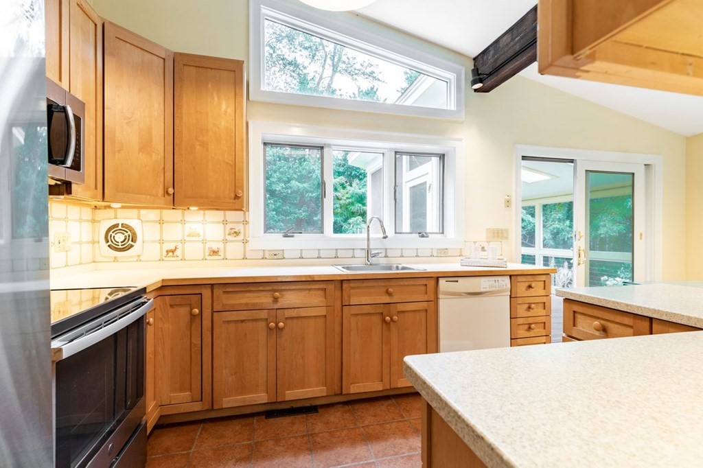 97 Minot Road Concord, MA 01742 - Photo 6 of 25 Gallery Image 6