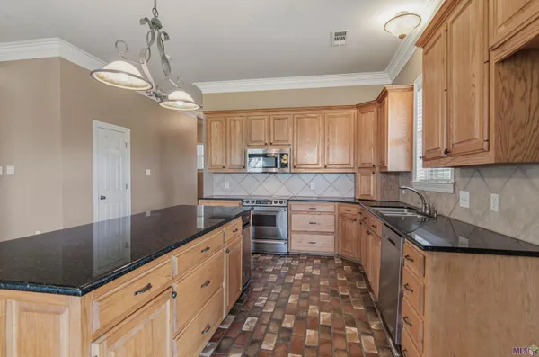 $499,999 | 7681 Amite Church Road, Denham Springs, LA 70706