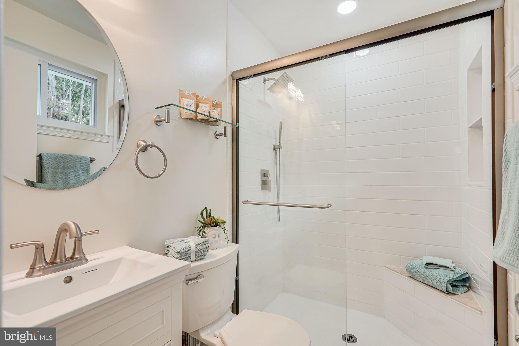 8621 Cromwell Drive Springfield, VA 22151 - Photo 11 of 24 Primary bathroom