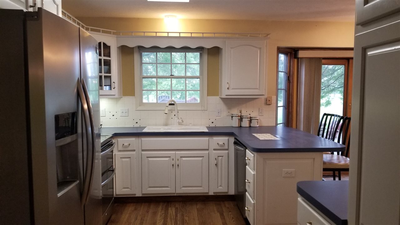 4014 Locke Perry, MI 48872 - Photo 13 of 59 50028966-12.JPG