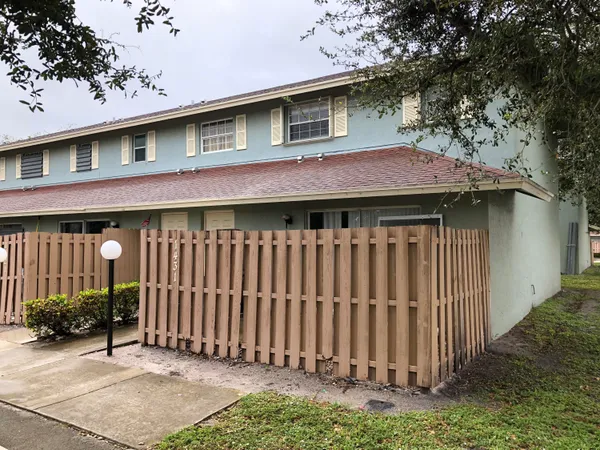 $2,350 | 1431 Cypress Way West, Palm Springs, FL 33415