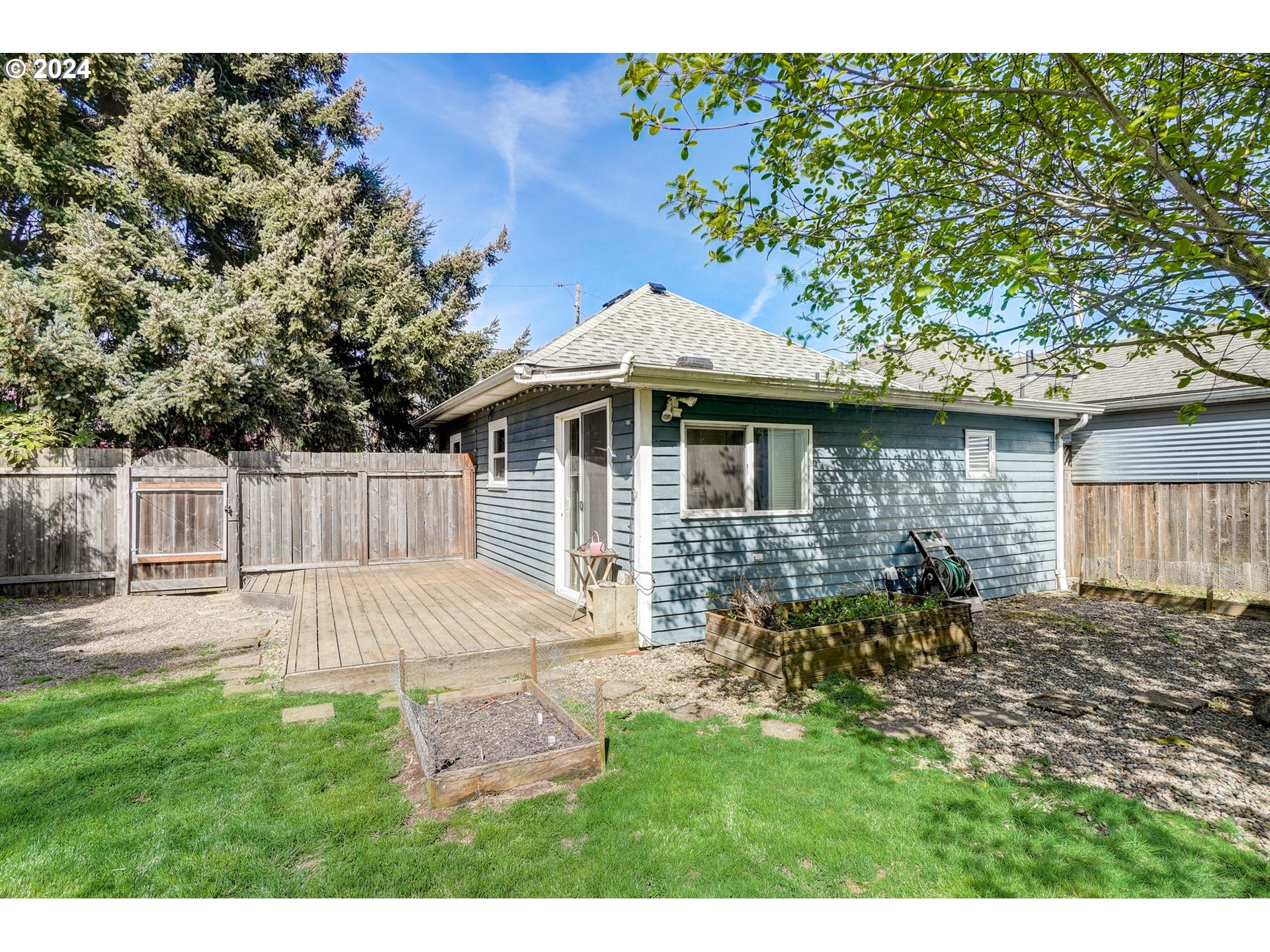 1248 North Watts Street Portland, OR 97217 - Photo 34 of 36 a backyard of a house with table and chairs