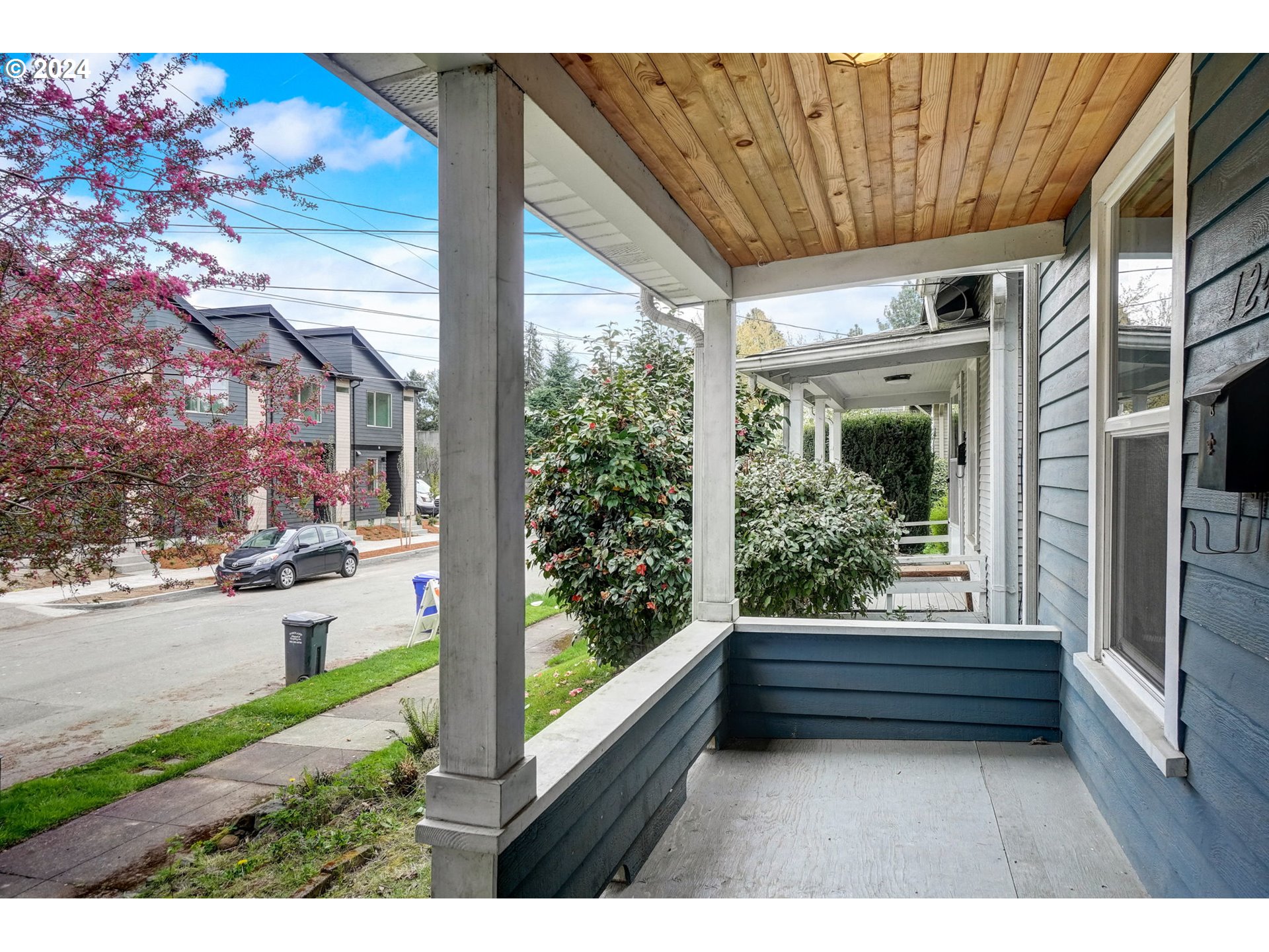 1248 North Watts Street Portland, OR 97217 - Photo 6 of 36 a view of backyard with large tree