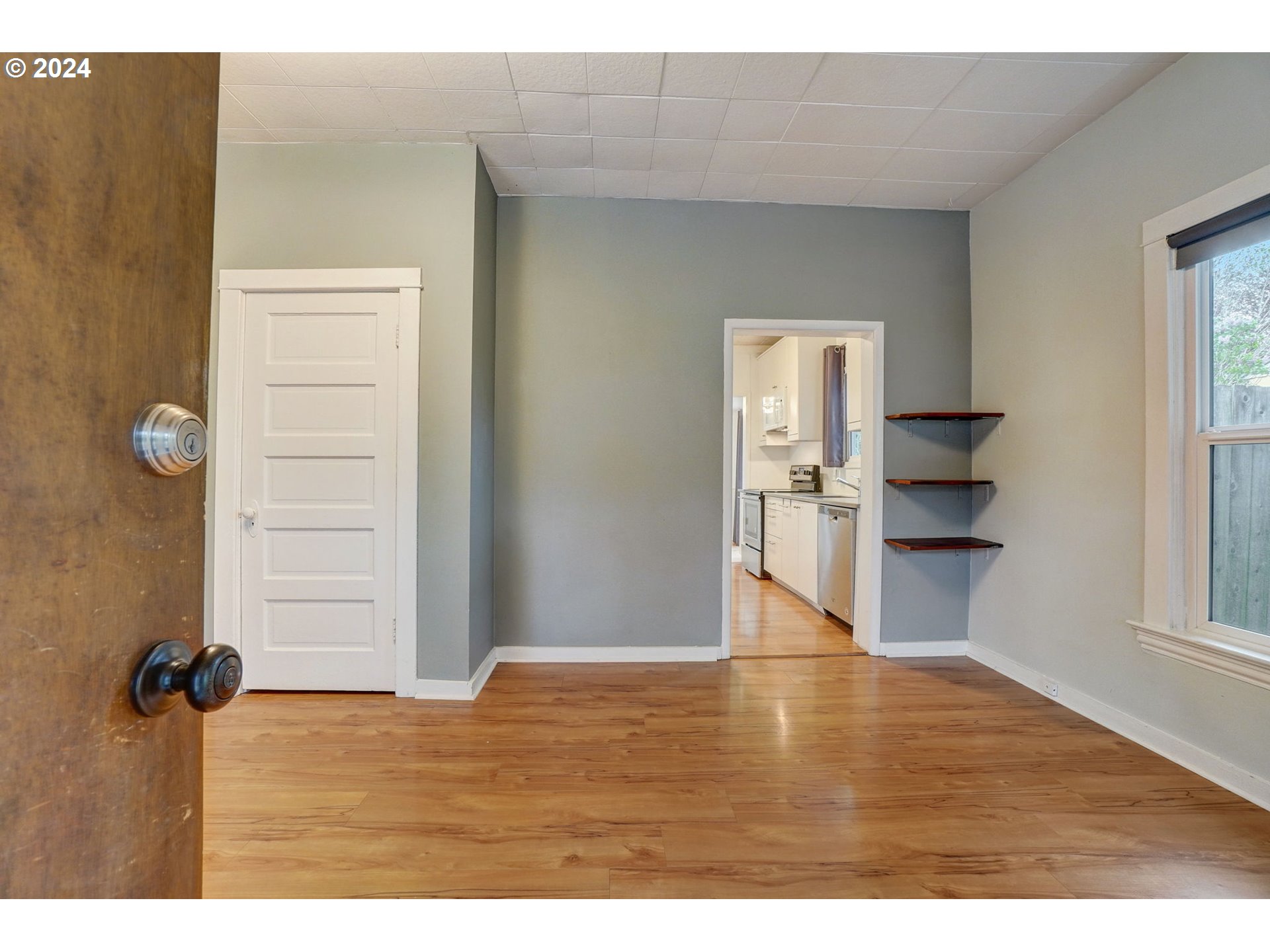 1248 North Watts Street Portland, OR 97217 - Photo 7 of 36 a view of empty room with wooden floor