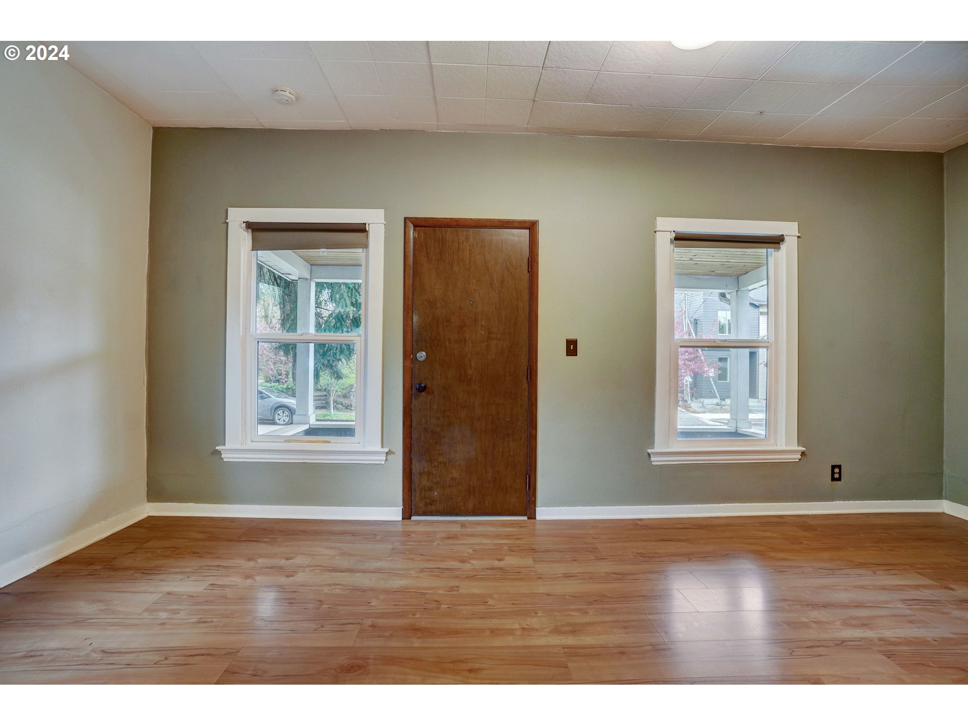 1248 North Watts Street Portland, OR 97217 - Photo 8 of 36 a view of an empty room with wooden floor and a window