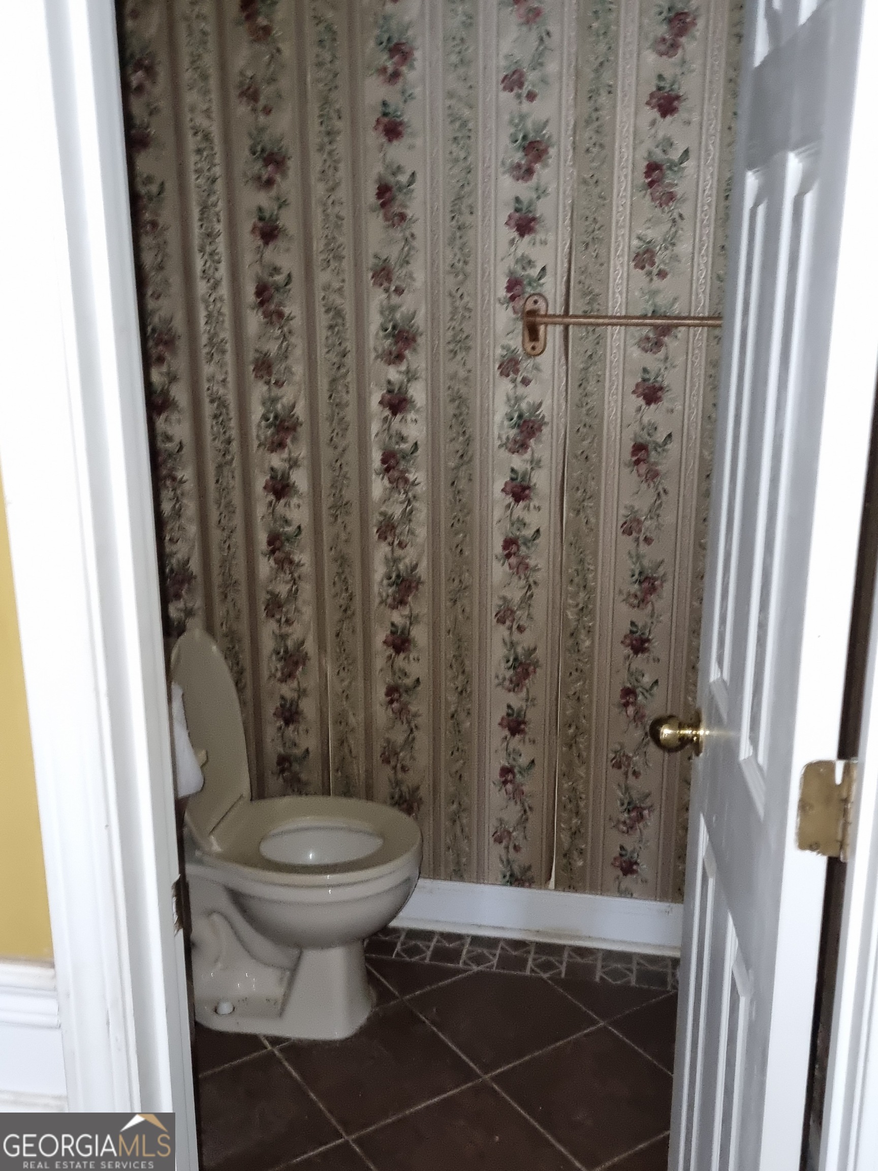 6235 Short Road Fairburn, GA 30213 - Photo 21 of 32 a bathroom with a toilet and a shower