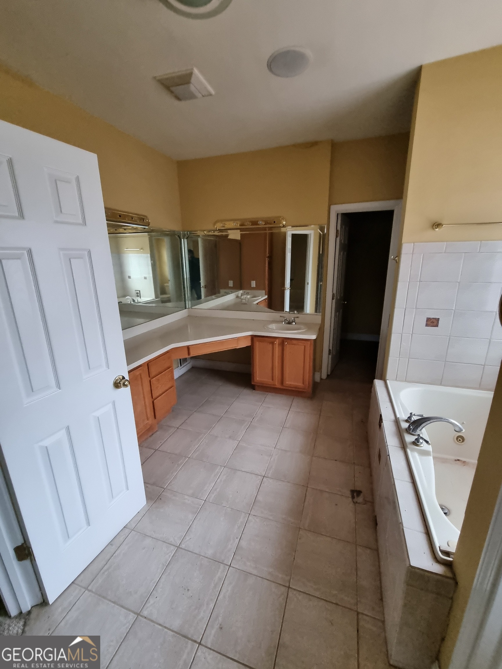 6235 Short Road Fairburn, GA 30213 - Photo 29 of 32 a view of kitchen with furniture and window