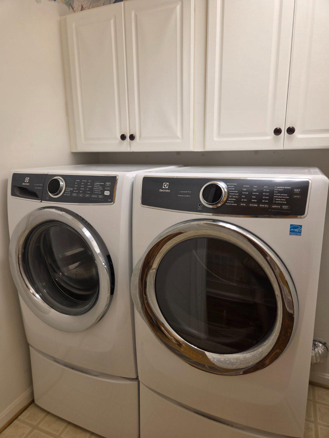 35175 Pheasant Ridge Road Locust Grove, VA 22508 - Photo 35 of 80 Upper level laundry room, washer/dryer convey