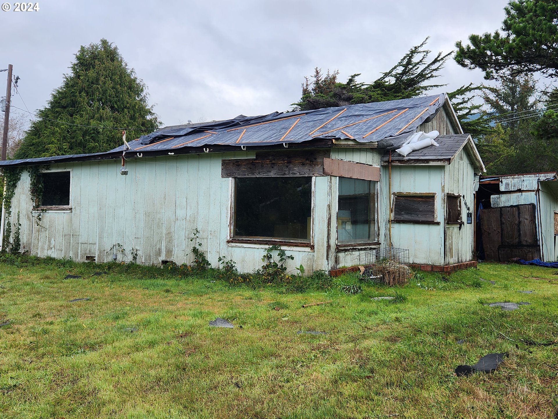 94619 Grange Road Gold Beach, OR 97444 - Photo 3 of 11 Gallery Image 3