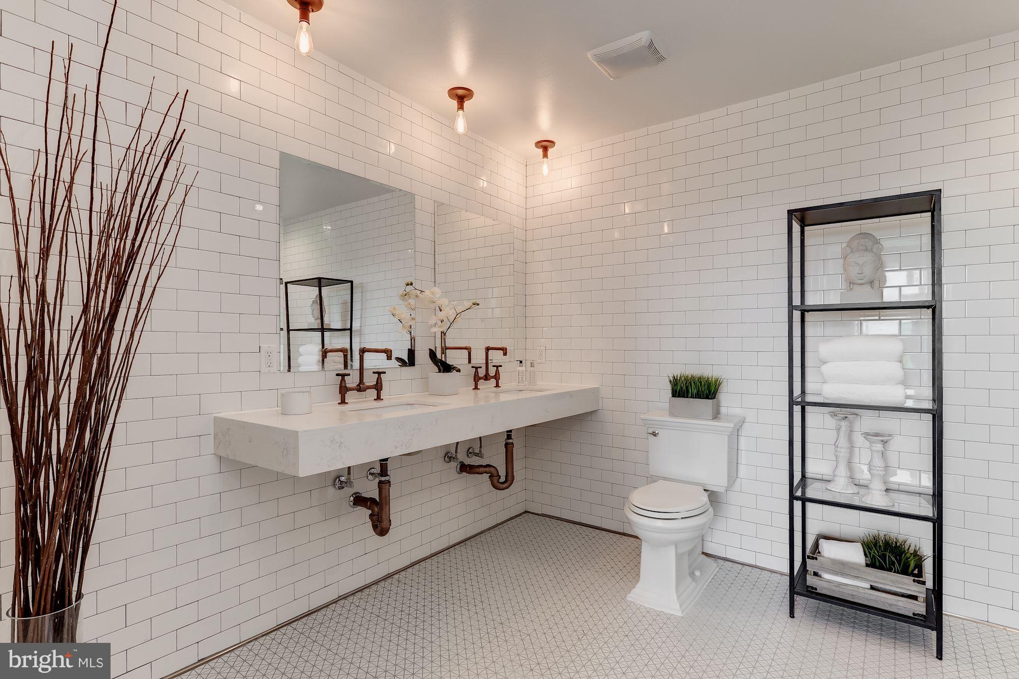 1402 H Street Northeast, Unit PH502 Washington, DC 20002 - Photo 9 of 19 Bath (Master)