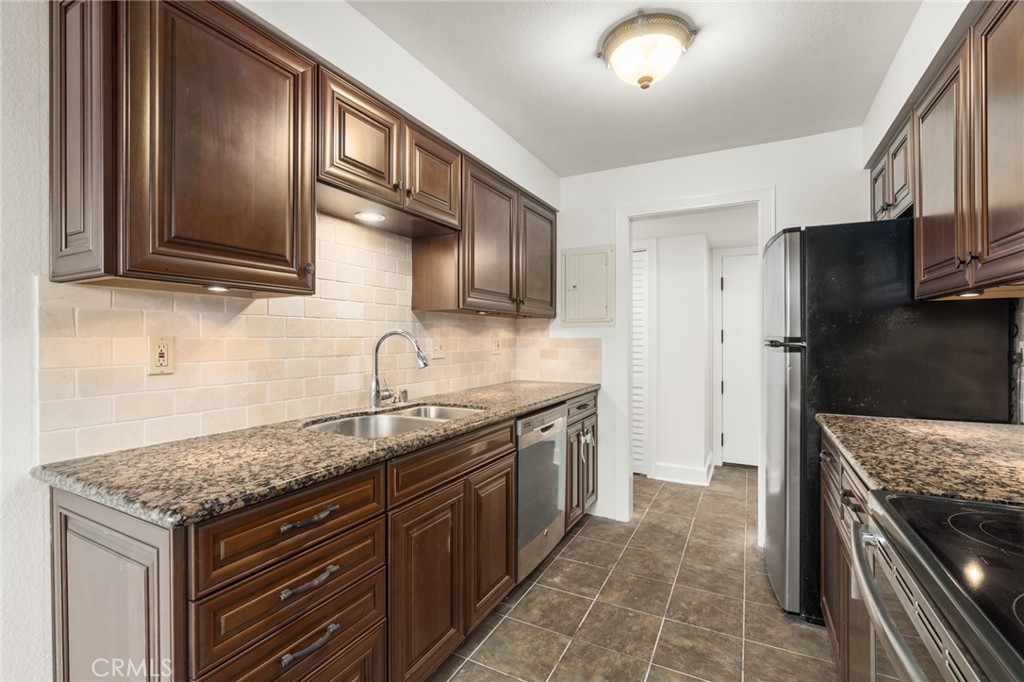 770 West Imperial Avenue, Unit 60 El Segundo, CA 90245 - Photo 5 of 25