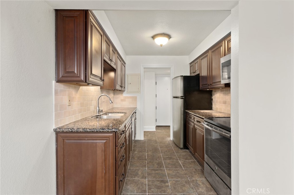 770 West Imperial Avenue, Unit 60 El Segundo, CA 90245 - Photo 7 of 25