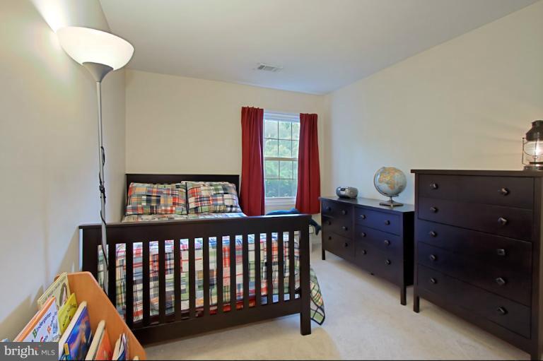 8318 L Kingsgate Road, Unit 546 Springfield, VA 22152 - Photo 4 of 30 Bedroom