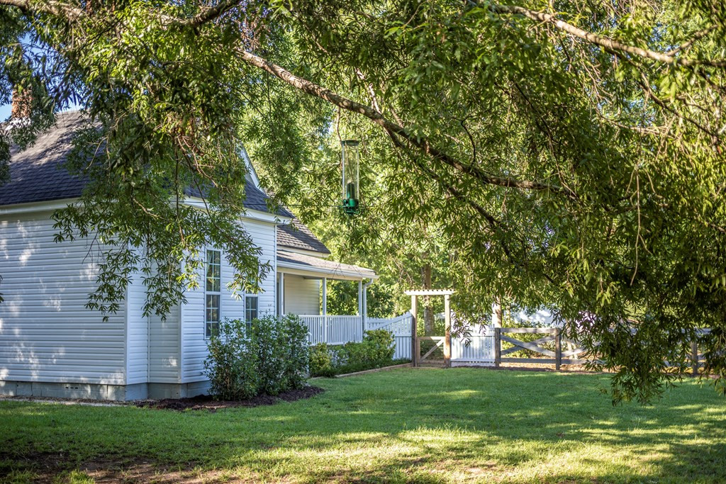 711 Columbia Road Edgefield, SC 29824 - Photo 3 of 21