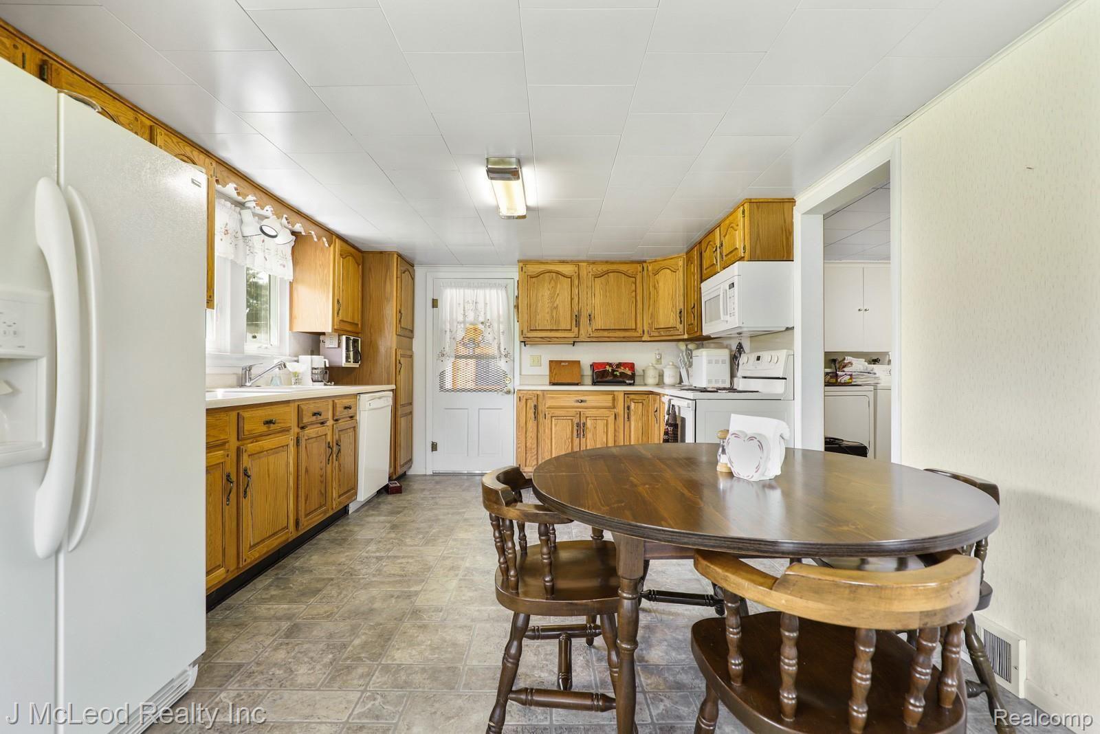 8440 Caine Road Millington, MI 48746 - Photo 10 of 33 8440 Cain Rd Millington-13.jpg