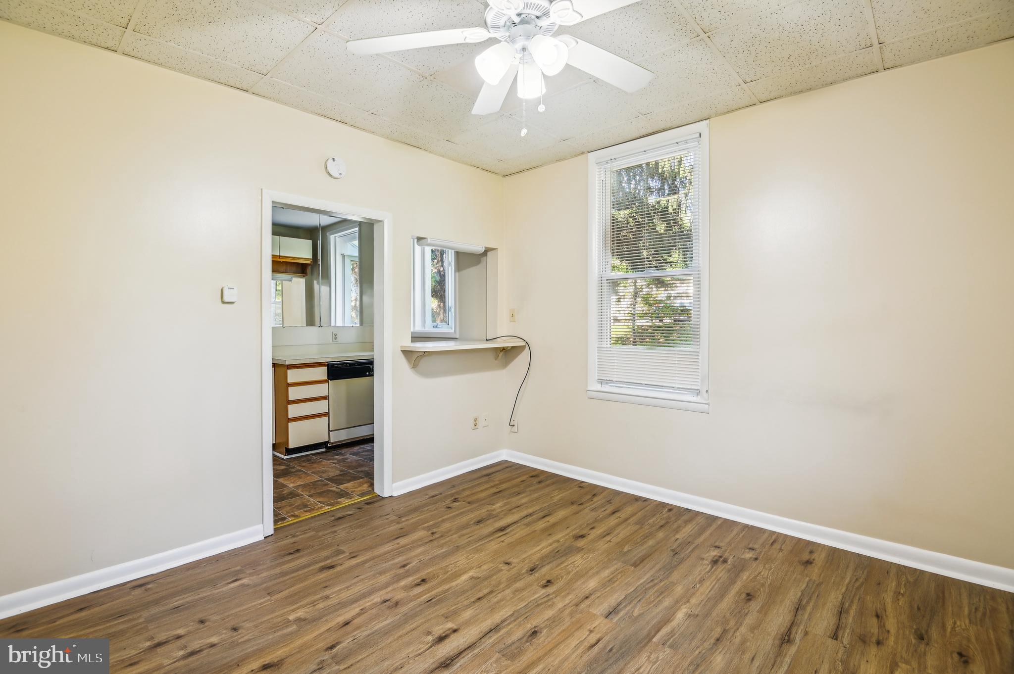 6045 Old Washington Road Elkridge, MD 21075 - Photo 11 of 29 Apartment 2 Living room