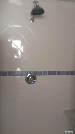 2645 Hessel Avenue Rochester, MI 48307 - Photo 24 of 27 zpfile020.jpg
