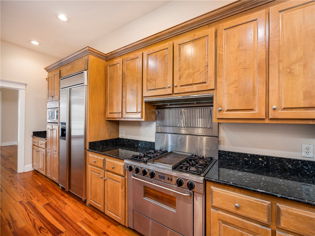 652 Oglethorpe Avenue St. Simons Island, GA 31522 - Photo 13 of 36