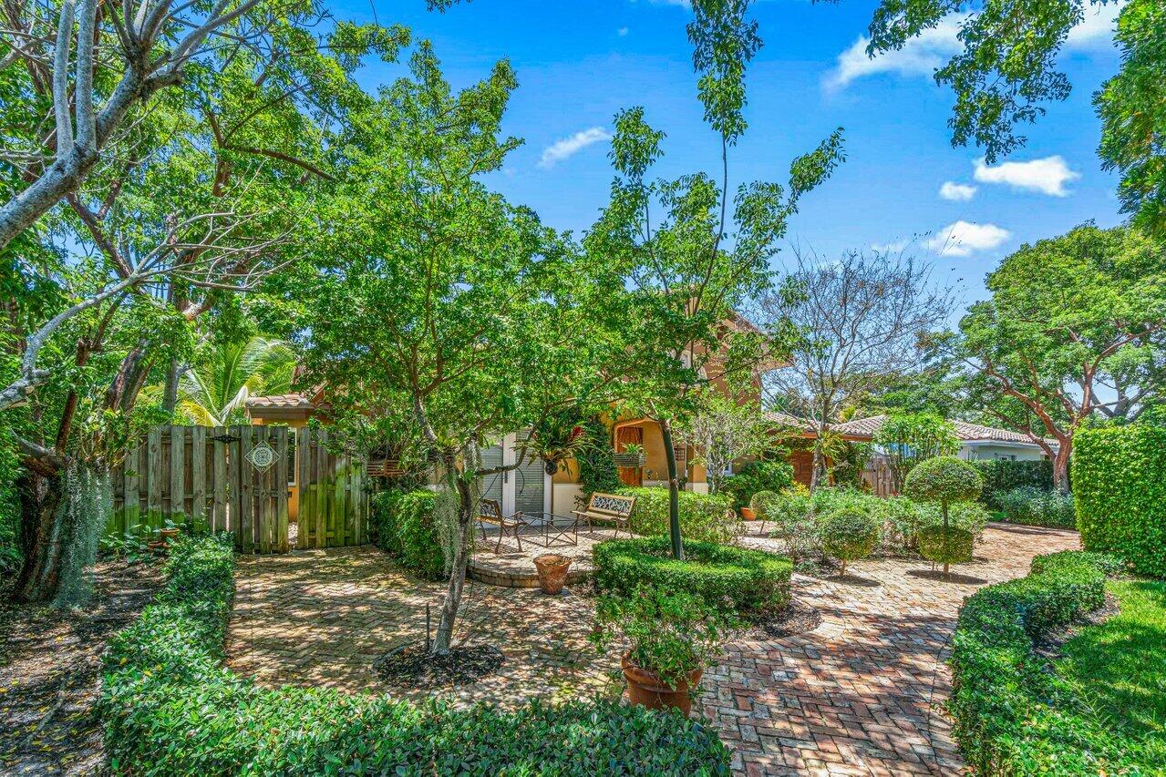 870 Northwest 7th Street Boca Raton, FL 33486 - Photo 4 of 37 a view of backyard with green space