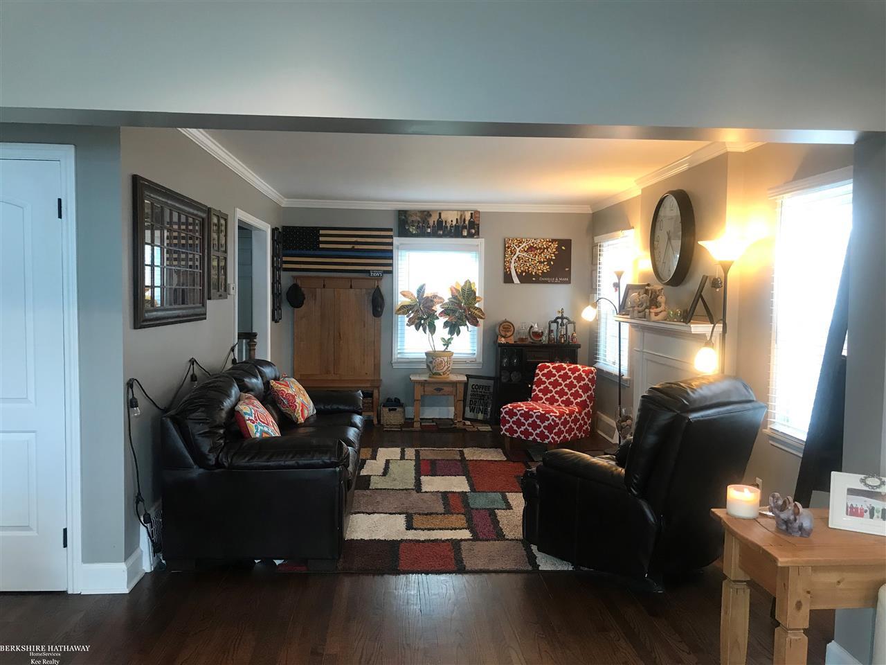 1544 Roslyn Road Grosse Pointe, MI 48236 - Photo 5 of 40 31377939-4.JPG