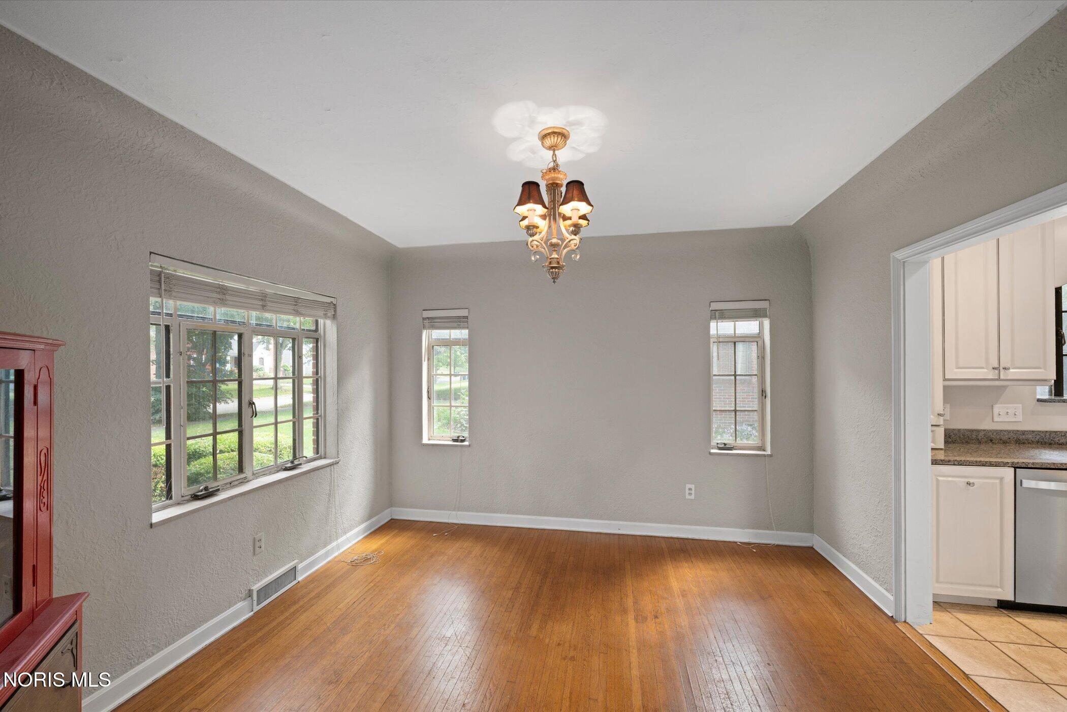 2823 Goddard Road Toledo, OH 43606 - Photo 10 of 37 Gallery Image 10