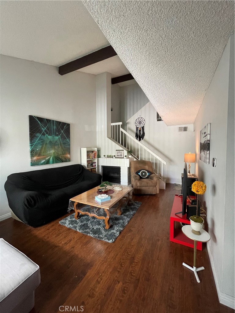 25711 Tournament Road Valencia, CA 91355 - Photo 8 of 31 Gallery Image 8
