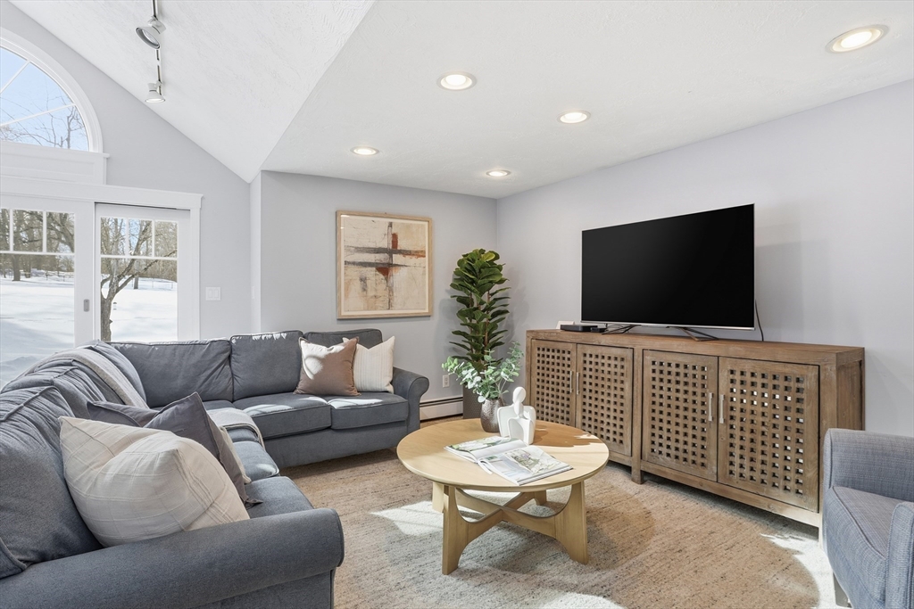 1 Hillcrest Road Bedford, MA 01730 - Photo 12 of 32