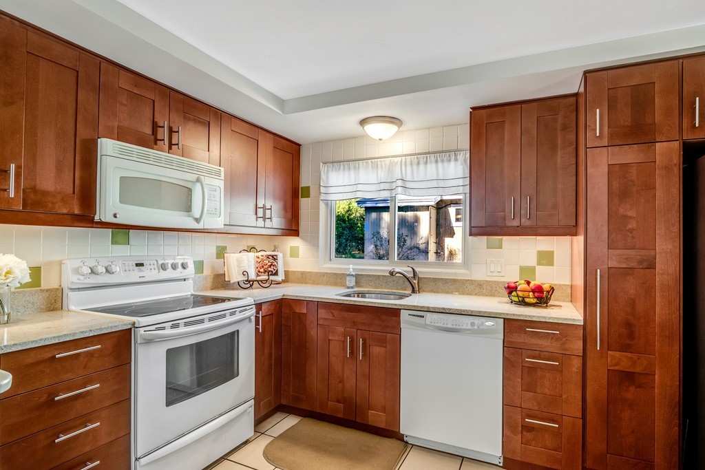 40 Brownlea Road Framingham, MA 01701 - Photo 2 of 16 Gallery Image 2