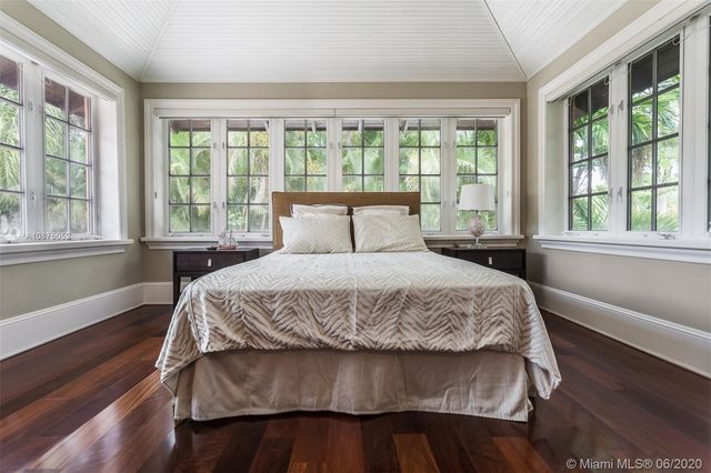 $2,450,000 | 751 North Greenway Drive, Coral Gables, FL 33134