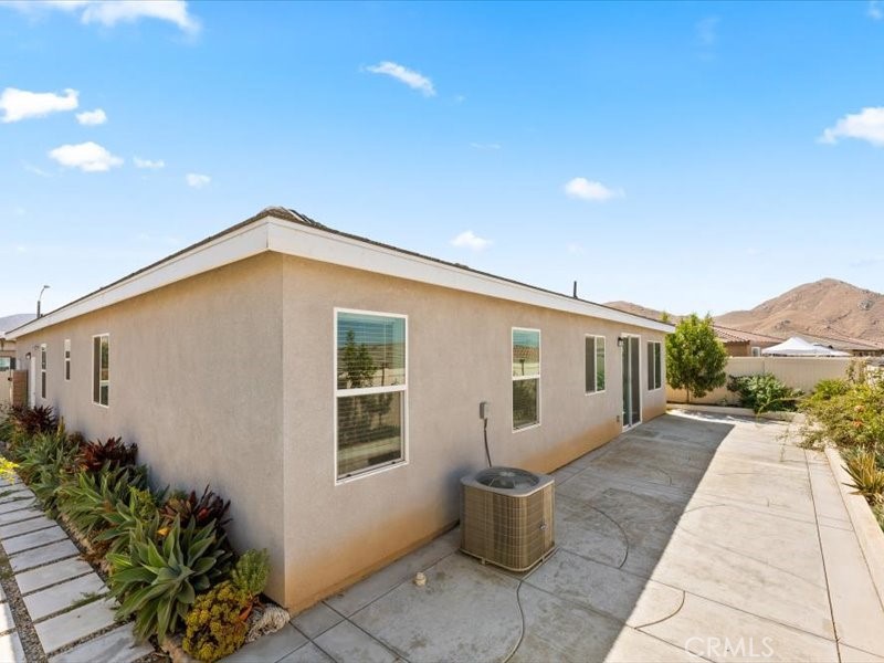 7561 Baerss Road Riverside, CA 92507 - Photo 21 of 34 OUTSIDE VIEW