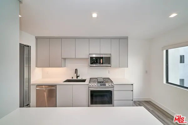 $5,995 | 137 South Maple Drive, Unit 102, Beverly Hills, CA 90212