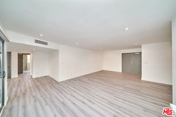 $5,995 | 137 South Maple Drive, Unit 102, Beverly Hills, CA 90212